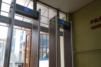 Aprobado en general proyecto de detectores de metales en colegios