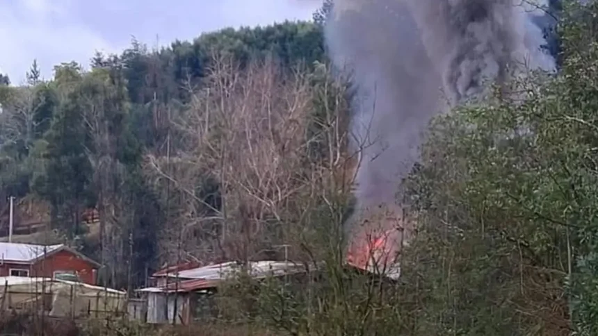 Incendio en Valdivia deja a adulto mayor con quemaduras faciales