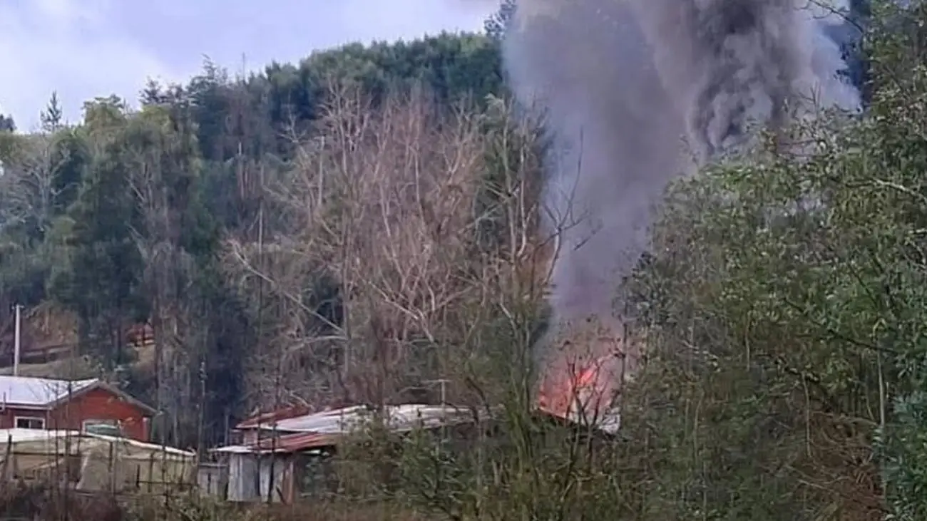 Incendio en Valdivia deja a adulto mayor con quemaduras faciales Incendio en Valdivia deja a adulto mayor con quemaduras faciales