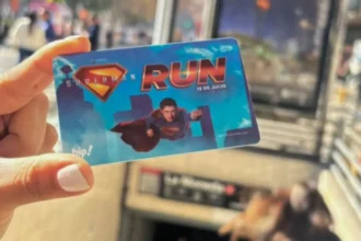 Tarjeta Bip! de Superman disponible en estaciones del Metro de Santiago