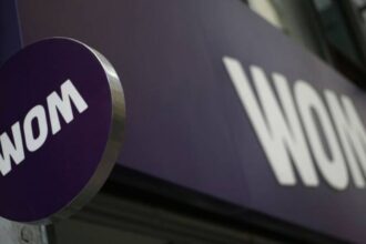 Cámara de Diputados pide sanciones contra WOM por incumplimientos en redes