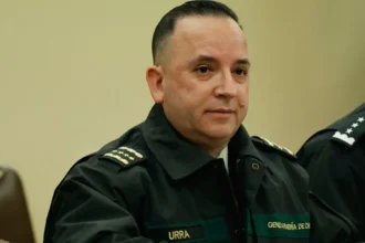 Renuncia del director de Gendarmería en medio de escándalos y polémica