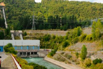 Explosión en Central Hidroeléctrica Rucúe deja un trabajador lesionado