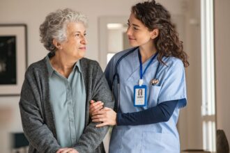 Beneficios y trámite para la credencial de persona cuidadora en Chile