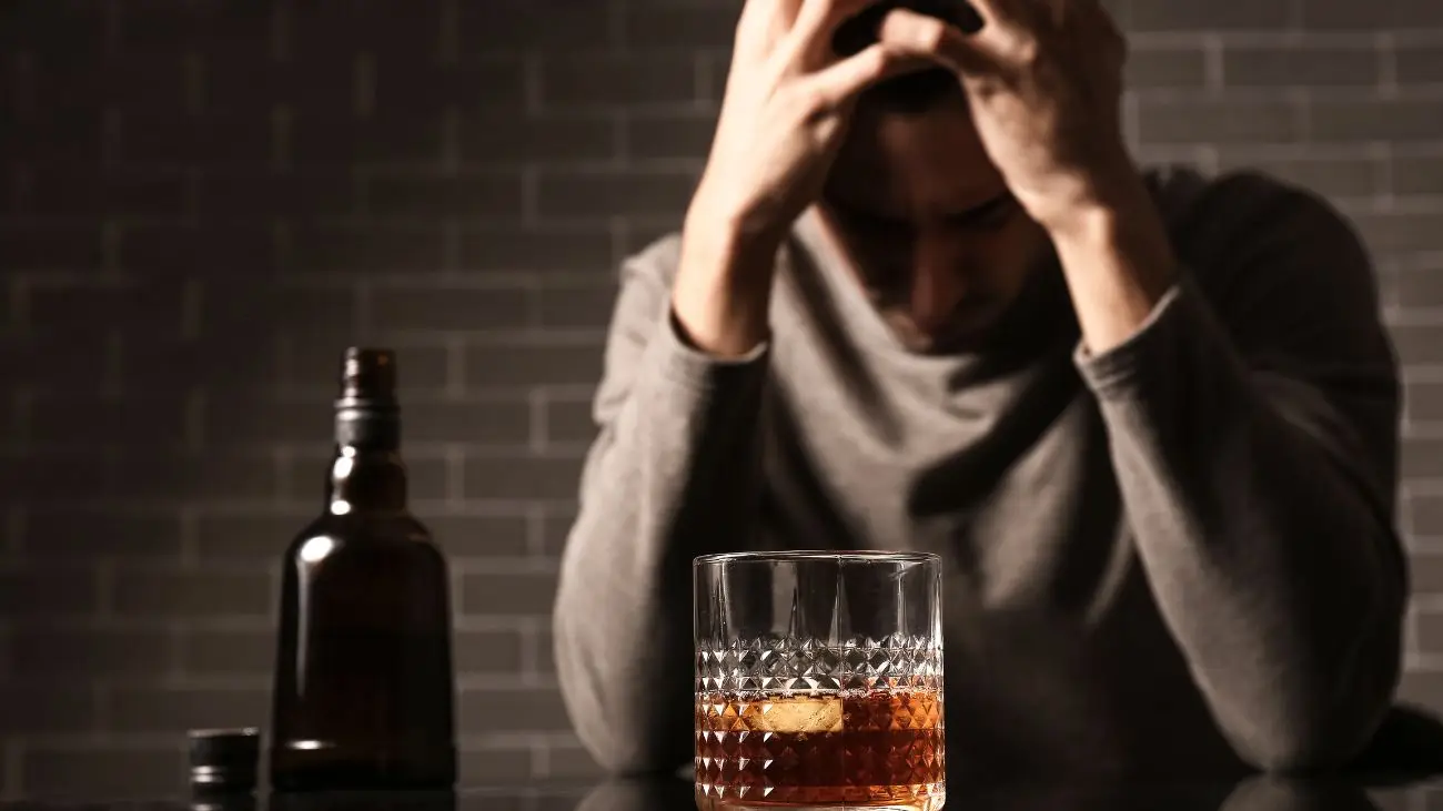 Todo sobre el alcoholismo: signos, ayuda y recuperación ¡No estás solo! Todo sobre el alcoholismo: signos, ayuda y recuperación ¡No estás solo!