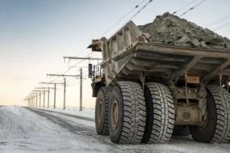 Tecnología Trolley Assist reduce emisiones de CO₂ en 97,6% en camiones mineros en Chile