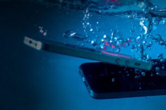 Cómo Grabar bajo el Agua: Certificación IP68 vs IP69 en Smartphones