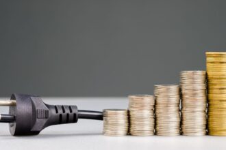 Chile cuarto en costos de luz en América Latina: alza del 12,8%