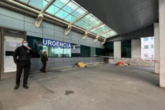 Hombre en situación de calle fallece afuera de hospital en Concepció