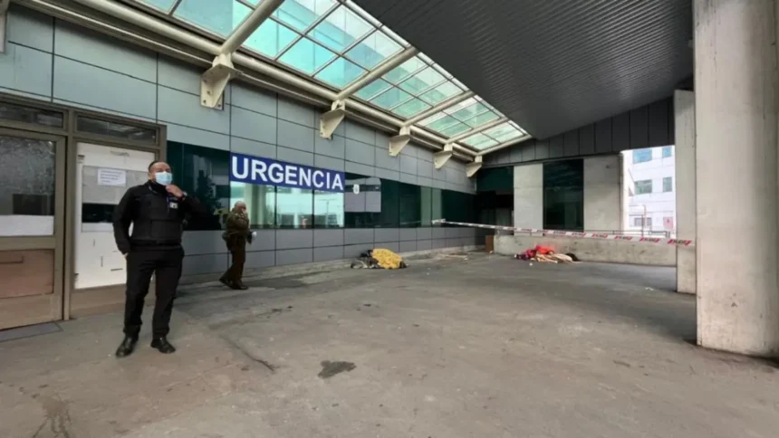 Hombre en situación de calle fallece afuera de hospital en Concepció