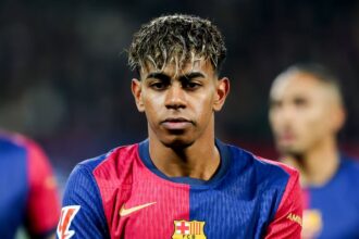 Escándalo en Barcelona: futbolista denunciado por contratar personas con enanismo