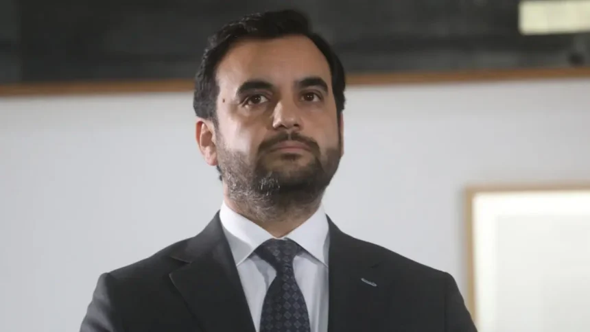 Posible acusación constitucional contra ministro Gajardo por liberación de sicario