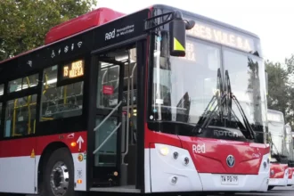Presidente Boric anuncia Plan de Renovación con 308 buses eléctricos en Santiago