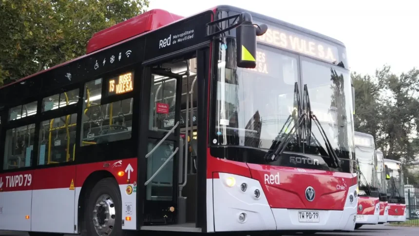 Presidente Boric anuncia Plan de Renovación con 308 buses eléctricos en Santiago