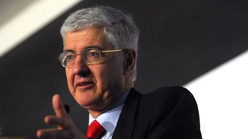 Director del SII Javier Etcheberry asegura que seguirá pese a polémica