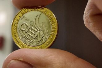 Banco Central de Chile lanza moneda conmemorativa de $100 por centenario