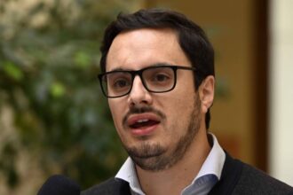 Diputado Sáez denunciará alcalde de Puerto Montt por relación con Israel