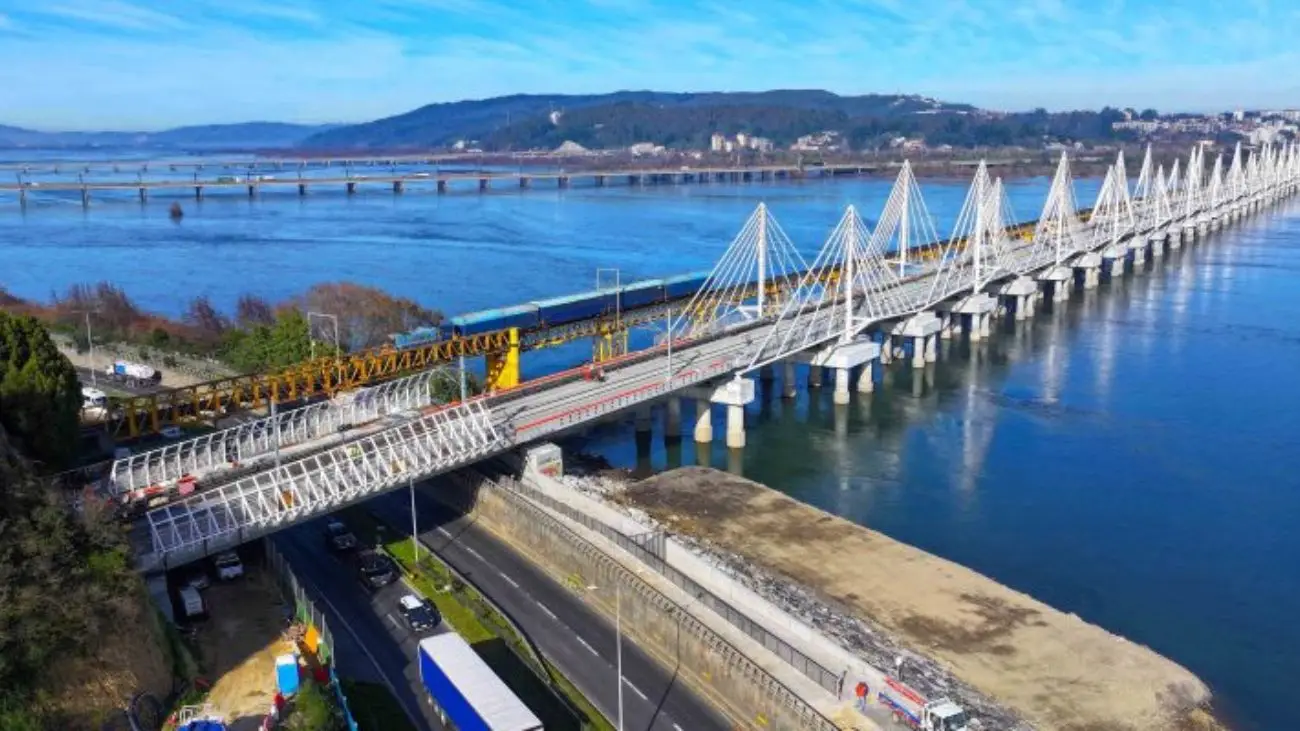 Nuevo Puente Ferroviario sobre el río Bío Bío marca un hito Nuevo Puente Ferroviario sobre el río Bío Bío marca un hito