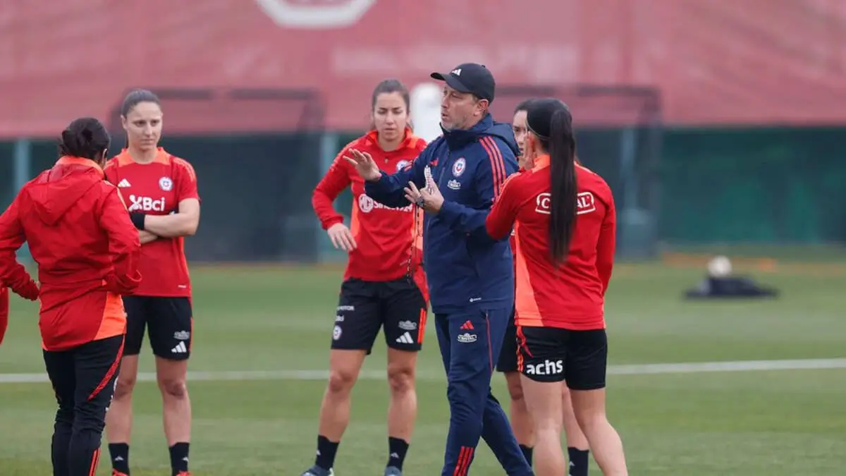 La Roja femenina se despide en La Florida antes de partir a la Copa América La Roja femenina se despide en La Florida antes de partir a la Copa América