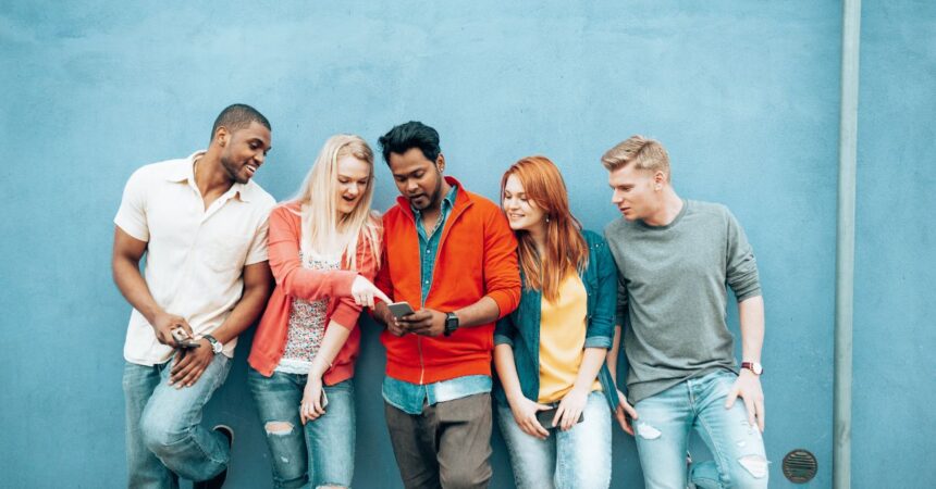 Generación Z y millennials reinventan encuentros financieros