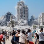 Israel bombardea torre en Gaza tras amenaza de escalada