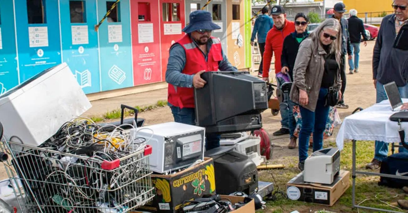 Llega la primera Reciclatón Electro-Textil 2025 en Concón. Llega la primera Reciclatón Electro-Textil 2025 en Concón.