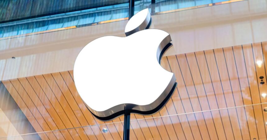 Autores demandan a Apple por utilizar libros en inteligencia artificial