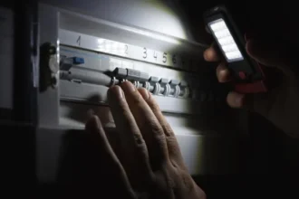 Interrupción de suministro eléctrico programada este 25 de septiembre en 7 comunas de Santiago por mantenimiento, confirma Enel