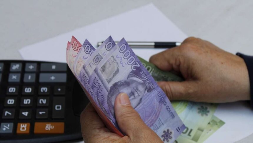 Descubre cuánto recibirán los trabajadores del sector público por aguinaldo de Fiestas Patrias en 2025