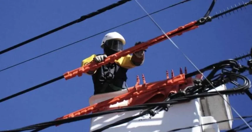 Plan de cortes de luz programados para este martes 23 de septiembre en 11 comunas de Santiago: Detalles y horarios