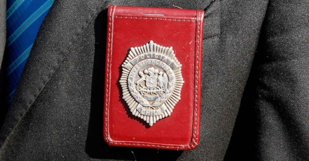 Descubre los sueldos de un detective recién egresado en la Policía de Investigaciones de Chile según su grado jerárquico Descubre los sueldos de un detective recién egresado en la Policía de Investigaciones de Chile según su grado jerárquico