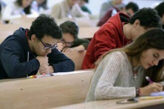 Descubre los puntajes mínimos de la PAES para postular a las principales carreras universitarias en 2026