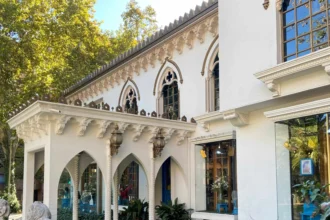 En pleno barrio El Golf y de estilo veneciano-árabe: Este es el precio de la casa en venta del fallecido peluquero Pato Araya