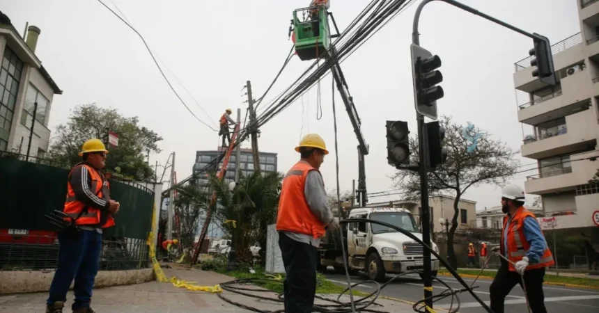 Programados cortes de luz en Santiago: Enel detalla comunas y horarios para el 1 de octubre
