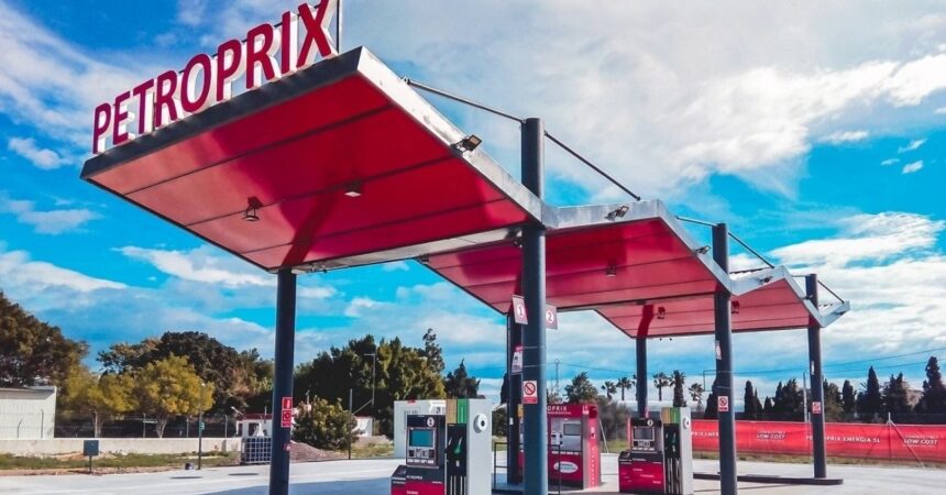 Petroprix inaugura estaciones low cost en Chile: precios $200 más bajos que la competencia