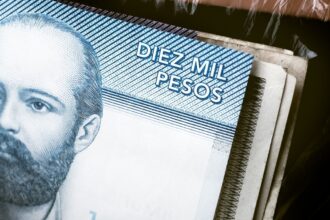 Proyecto legislativo busca permitir retiro de hasta $5 millones de fondos previsionales para aliviar deudas: conoce los requisitos