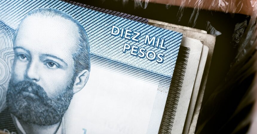 Proyecto legislativo busca permitir retiro de hasta $5 millones de fondos previsionales para aliviar deudas: conoce los requisitos