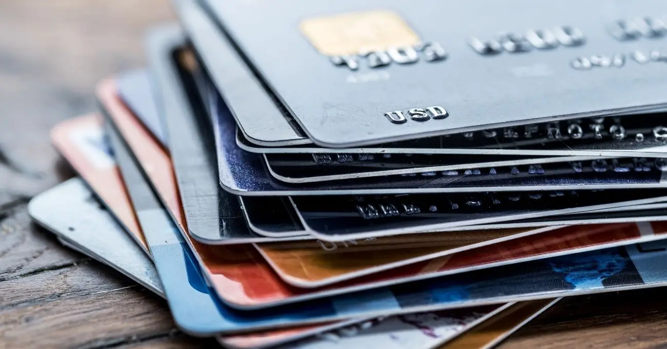 Cómo usar tu tarjeta de crédito sabiamente en Cyber Monday: 5 reglas esenciales para evitar deudas excesivas Cómo usar tu tarjeta de crédito sabiamente en Cyber Monday: 5 reglas esenciales para evitar deudas excesivas
