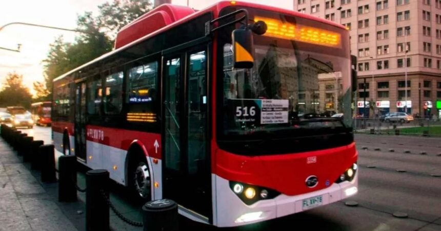 Oportunidad laboral: 170 puestos para mujeres conductoras disponibles en feria laboral de La Florida este jueves