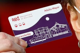 Obtén el 50% de descuento en transporte público para mayores de 65 años en Chile: Pasos para solicitar la tarjeta y lugares donde usarla