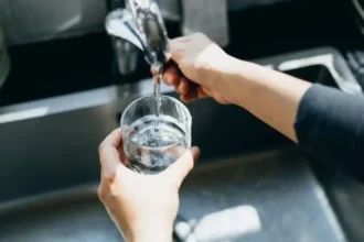 Cortes de agua programados en Conchalí, Las Condes, Macul y San Bernardo este martes: Aguas Andinas busca mejorar el servicio