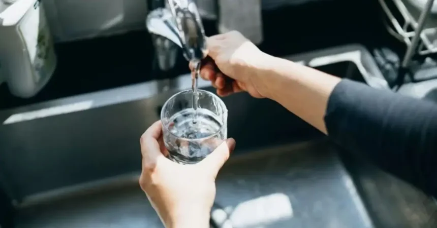 Cortes de agua programados en Conchalí, Las Condes, Macul y San Bernardo este martes: Aguas Andinas busca mejorar el servicio