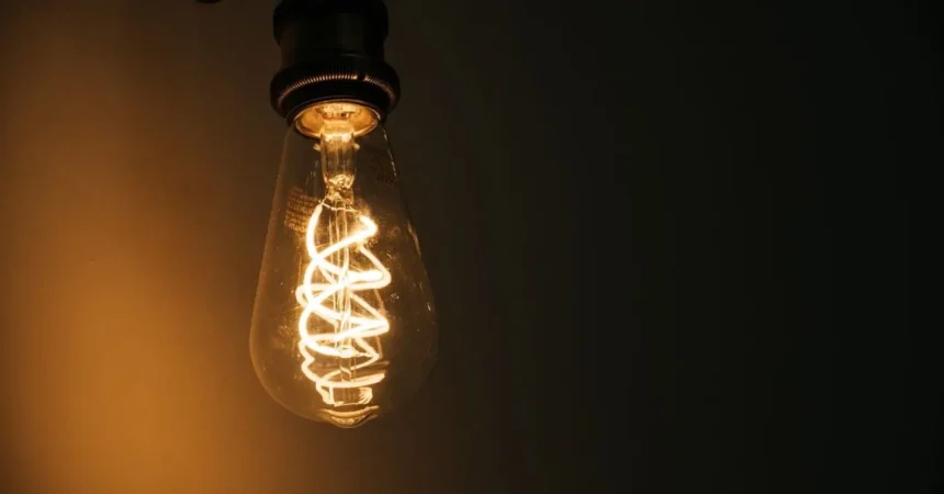 Casi 230 mil nuevos hogares recibirán el subsidio eléctrico en octubre: Una medida valorada positivamente por las familias