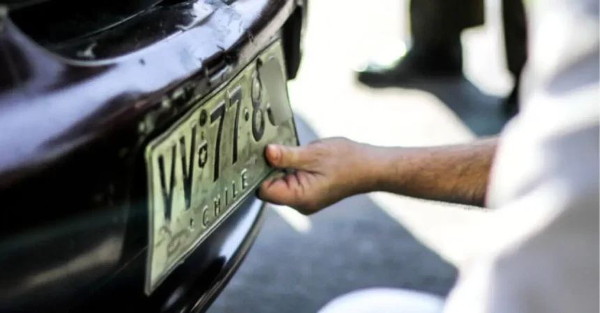 Chile anuncia nueva configuración de patentes de vehículos y presenta la 'patente verde' para modelos eléctricos