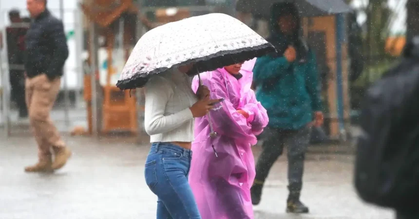 Prepárate para un fin de semana ventoso y lluvioso en la Región Metropolitana