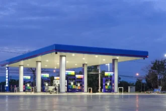 Aprovecha los descuentos en combustible durante octubre: Ahorra hasta $300 por litro en Chile