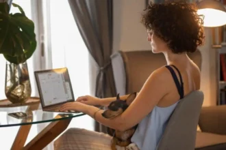 Capacítate de manera gratuita en tecnología con el programa Talento Digital Reinvéntate de Sence si estás sin empleo