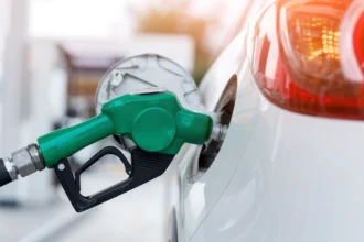 Ahorra en combustible este noviembre: Descubre cómo ahorrar hasta $300 por litro con estas apps