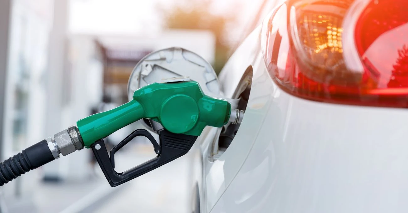 Ahorra en combustible este noviembre: Descubre cómo ahorrar hasta $300 por litro con estas apps