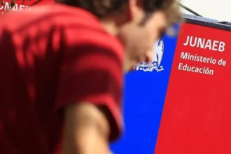 ¿Eres uno de los 10 mil estudiantes con beneficios sin cobrar de la Junaeb en 2025? Descubre cómo revisar tus becas pendientes